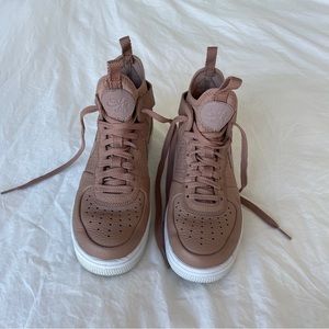 NIKE Air Force 1 Ultraforce Mid in Dark Pink